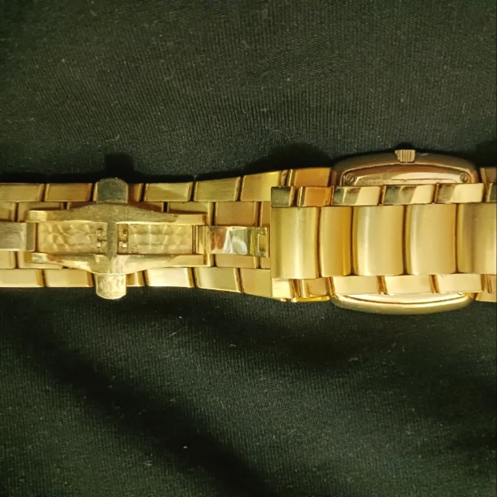 Gucci Timepiece 8500. Swiss Made. Stainless Steel. Water Resistant. 3ATM. - Picture 3 of 4